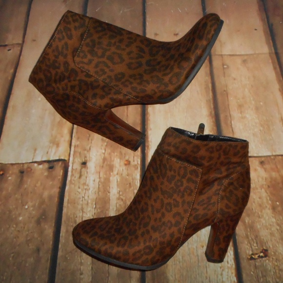 LOFT Shoes - Ann Taylor LOFT Leopard Booties Size 7